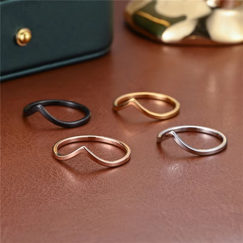 Minimalist Irregular Chevron V - Minimalist Ring Stackable recension och pris